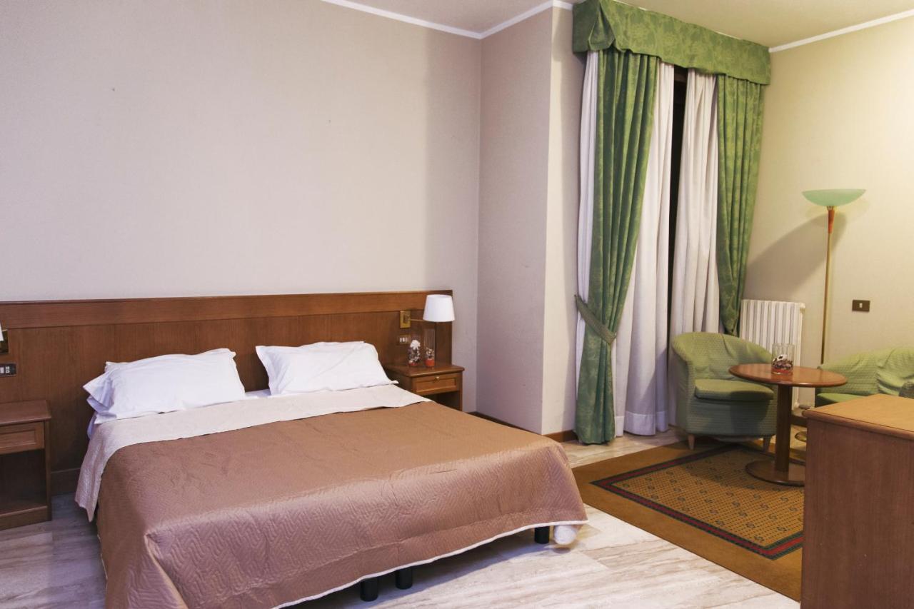 Hotel Clementi Salice Terme Bagian luar foto